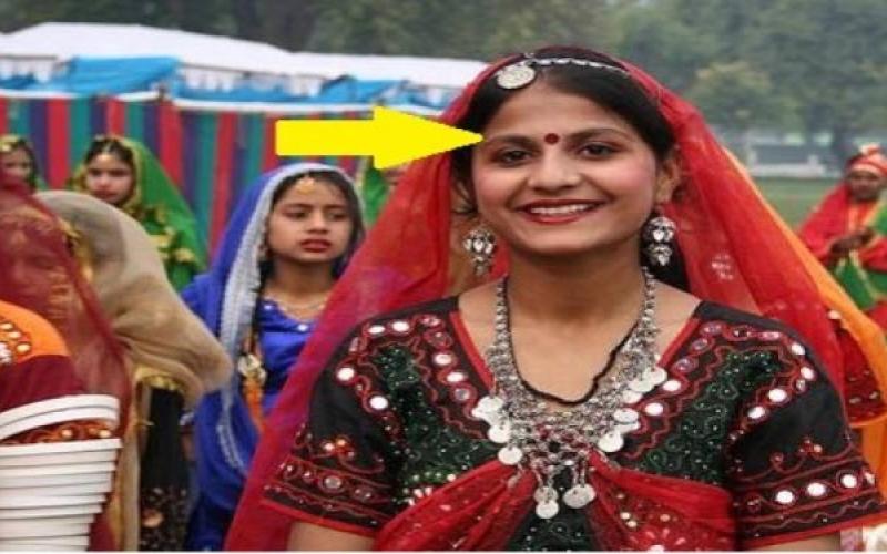 راز خال قرمز روی پیشانی زنان هندو