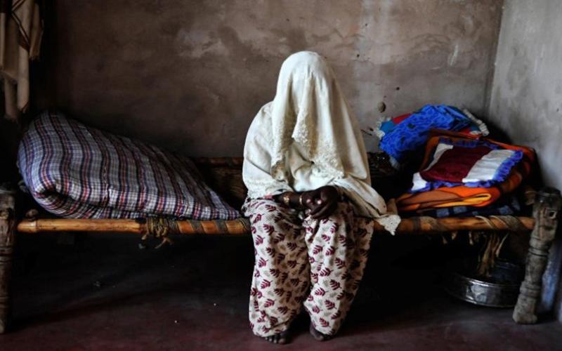 تجاوز هندوها به دو دختر مسلمان به اتهام خوردن گوشت گاو! (+عکس)