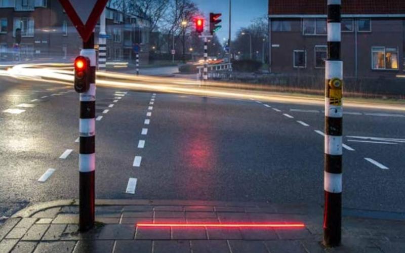ترفند جدید در هلند برای جلوگیری از تصادف معتادان موبایلی!