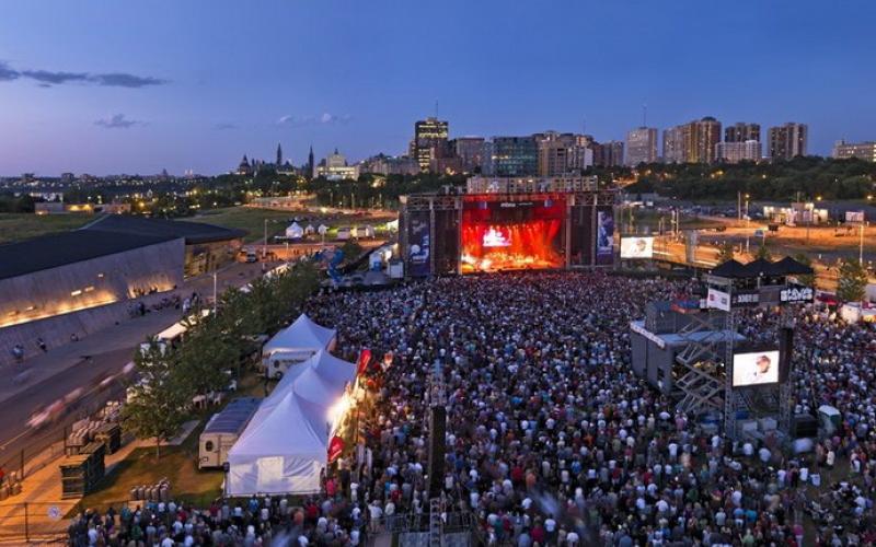 چالش عجیب جشنواره موسیقی کانادا با یک پرنده