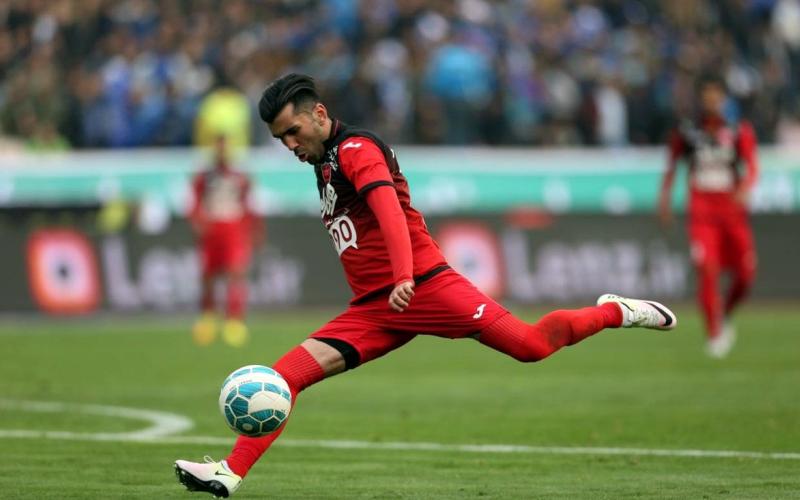 ناراحتی هواداران پرسپولیس از بی‌اعتنایی محسن مسلمان