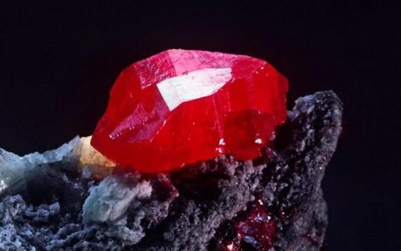 چرخ‌خیاطی‌های قدیمی، لانه خفاش یا دهان مومیایی؛ جیوه قرمز کجا پیدا می‌شود؟