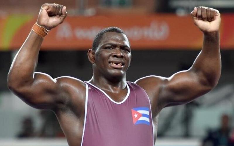 کسی جلودار غول کوبایی ۱۳۰ کیلویی نیست