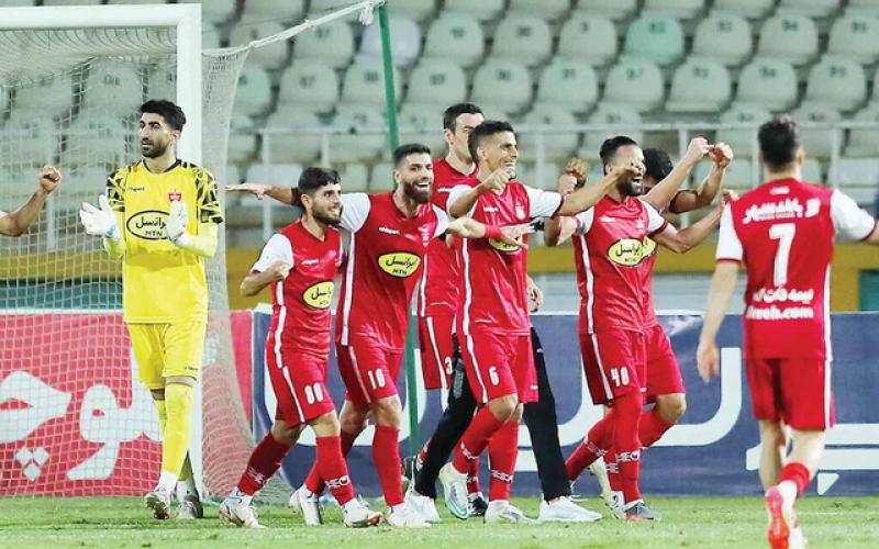 استقلال یک سال است حق 15 تیم را خورده