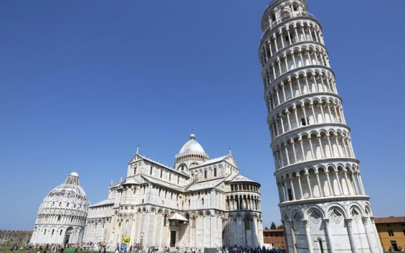چرا برج پیزا کج شد؟