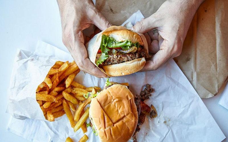 غذاهایی که کاهش وزن را دشوار می‌سازند