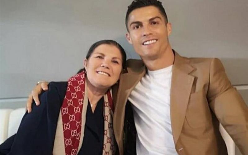 شوک به ستاره یوونتوس/ مادر کریستیانو رونالدو دچار سکته مغزی شد