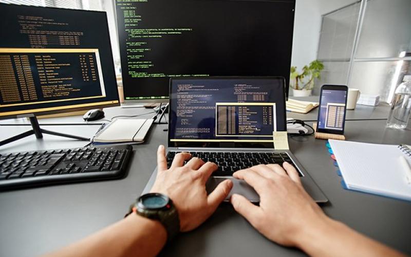 یادگیری حرفه ای برنامه نویسی با آکادمی درسمن