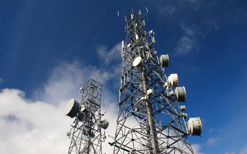 وزیر ارتباطات بر تولید و کاربردی شدن رادیو مایکروویو پهن باند داخلی تاکید کرد/ معاونت فناوری و نوآوری وزارت ارتباطات مسوول پیگیری موضوع شد