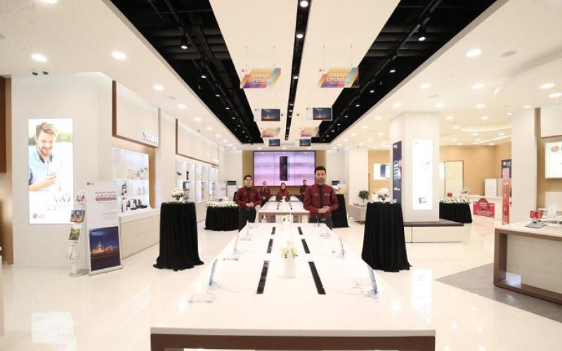 پرفروش‌ترین فروشگاه موبایل ال‌جی در جهان، در مرکز خرید چارسو بازگشایی شد