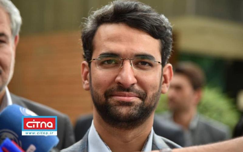 سوالات مردم از وزیر جوان در متروسواری؛ از دلیل فیلتر تلگرام تا آینده‌ی اینستاگرام؛ از تبلیغ بیمه‌ی عمر تا شوخی پیرامون کامنت‌های پست خبرخوب