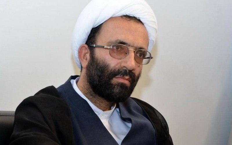 نقش سیاست‌گذاری و نظارتی وزارت صمت بر بازار تلفن همراه و صوتی تصویری، بسیار ضعیف است/ قیمت گذاری در بازار در دست تجار و واسطه‌هاست؛ وزارت صمت عملا نقشی ندارد/ سرپرست وزارت صمت باید بداند که تکلیف قانونی دارد و از تماشاچی بودن دربیاید