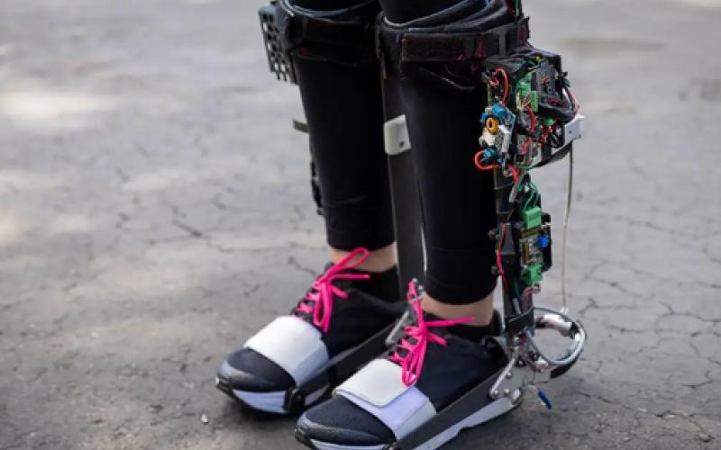  چکمه روباتیک