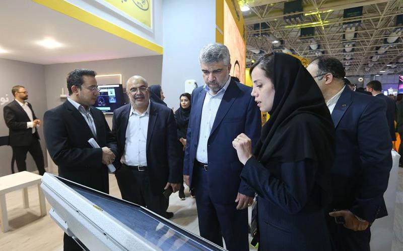 بازدید رئیس سازمان فناوری اطلاعات ایران از غرفه ایرانسل در الکامپ ۱۴۰۲