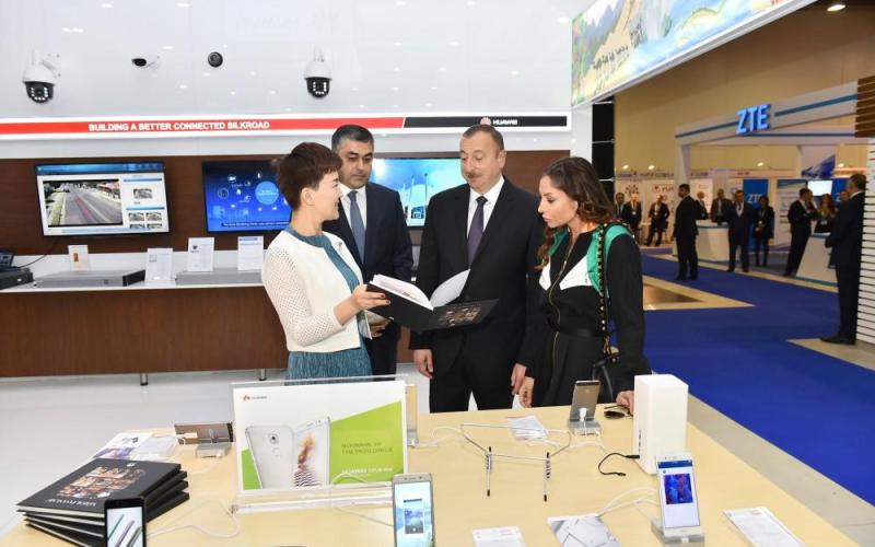 تصاویر/ بازدید رئیس جمهور آذربایجان و همسرش از نمایشگاه باکوتل