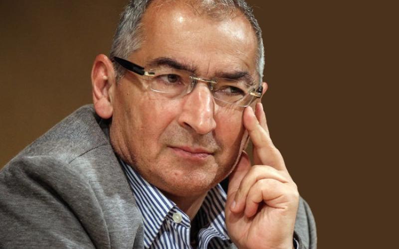 صادق زیباکلام در تمجید از آذری‌جهرمی: رفتار متواضعانه جنابعالی به عنوان یک وزیر جای بحث ندارد