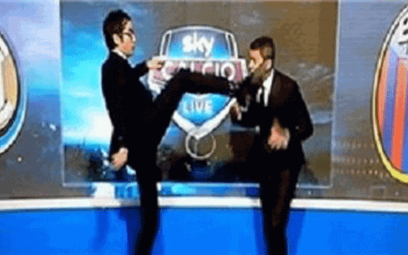 لگد مجری تلویزیون به صورت فوتبالیست معروف در برنامه زنده!