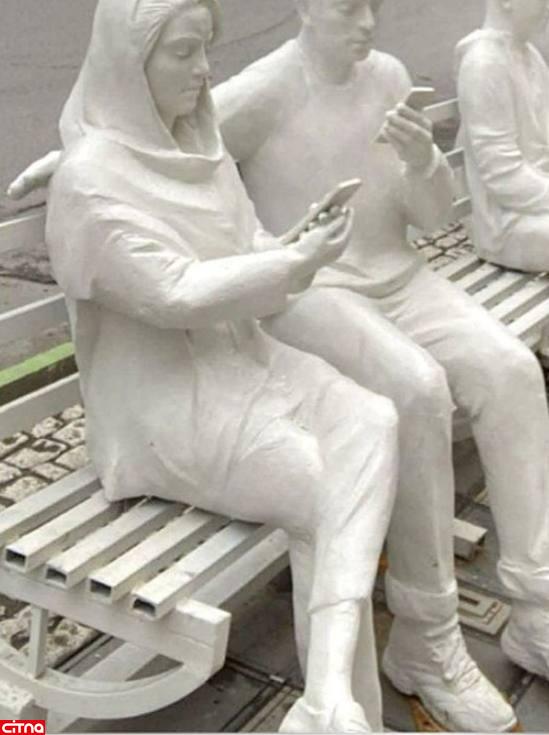 حذف یک مجسمه به دلیل مشخص بودن ساق پا(+عکس)