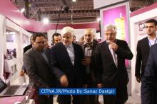 گزارش تصویری/ تشریح اقدامات اپراتوری رایتل در حضور دکتر عارف در شانزدهمین نمایشگاه تلکام 