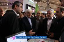 گزارش تصویری/ تشریح اقدامات اپراتوری رایتل در حضور دکتر عارف در شانزدهمین نمایشگاه تلکام 