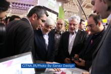 گزارش تصویری/ تشریح اقدامات اپراتوری رایتل در حضور دکتر عارف در شانزدهمین نمایشگاه تلکام 