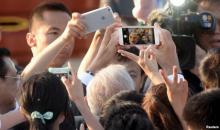 نخست‌وزیری که عاشق سِلفی گرفتن است! (+تصاویر)