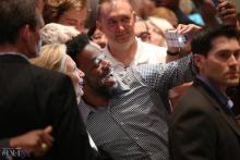 تصاویر/ علاقه‌ی هیلاری کلینتون به سلفی گرفتن با هوادارانش! 