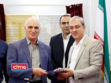 تقدیر اعضای سندیکای صنعت مخابرات ایران از رئیس این سندیکا در نمایشگاه تلکام پلاس 98 (+تصاویر)