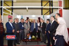 تقدیر اعضای سندیکای صنعت مخابرات ایران از رئیس این سندیکا در نمایشگاه تلکام پلاس 98 (+تصاویر)