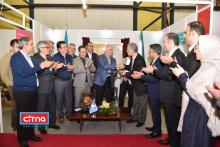 تقدیر اعضای سندیکای صنعت مخابرات ایران از رئیس این سندیکا در نمایشگاه تلکام پلاس 98 (+تصاویر)