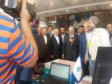 بازدید وزیر ارتباطات از غرفه‌ی دانشکده‌ی پست و مخابرات