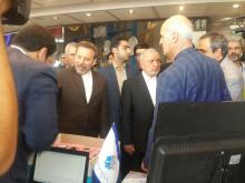 بازدید وزیر ارتباطات از غرفه‌ی دانشکده‌ی پست و مخابرات
