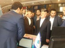 بازدید وزیر ارتباطات از غرفه‌ی دانشکده‌ی پست و مخابرات