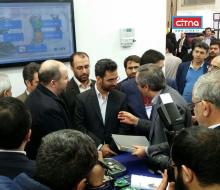 بازدید وزیر ارتباطات از غرفه‌ی دانشکده‌ی پست و مخابرات در نمایشگاه اینترنت اشیاء