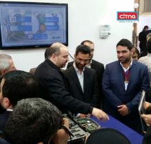 بازدید وزیر ارتباطات از غرفه‌ی دانشکده‌ی پست و مخابرات در نمایشگاه اینترنت اشیاء