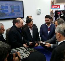 بازدید وزیر ارتباطات از غرفه‌ی دانشکده‌ی پست و مخابرات در نمایشگاه اینترنت اشیاء