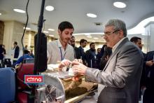 بازدید معاون علمی و فناوری ریاست جمهوری از نمایشگاه محصولات فضایی (+تصاویر)