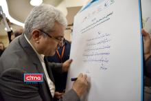 بازدید معاون علمی و فناوری ریاست جمهوری از نمایشگاه محصولات فضایی (+تصاویر)